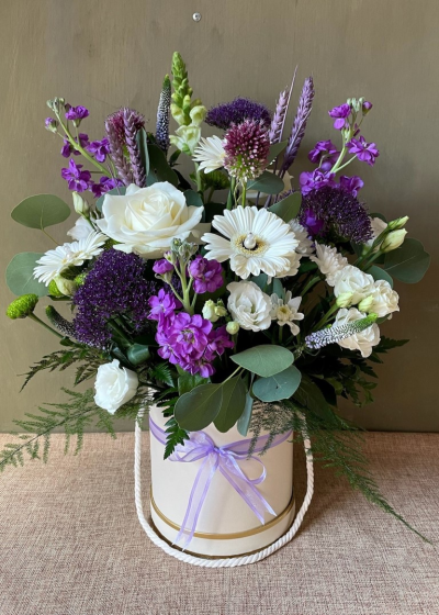 Poppy's Flower Design Florist in Leyland - Florist's Choice - Hat Box - Florist's Choice - Hat Box 
A luxurious arrangement presented in a stunning hat box.
Florist in Leyland - Poppy's Flower Design